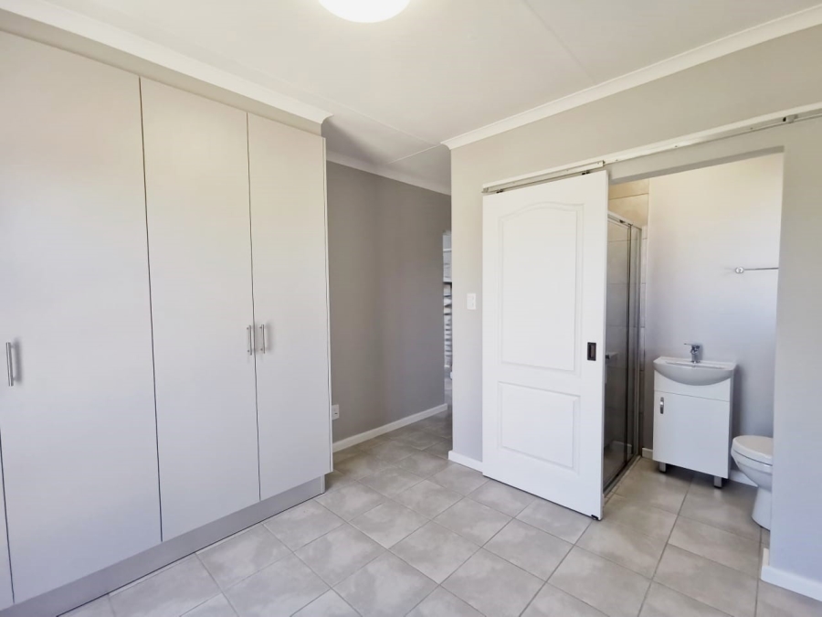 2 Bedroom Property for Sale in Pacaltsdorp Western Cape